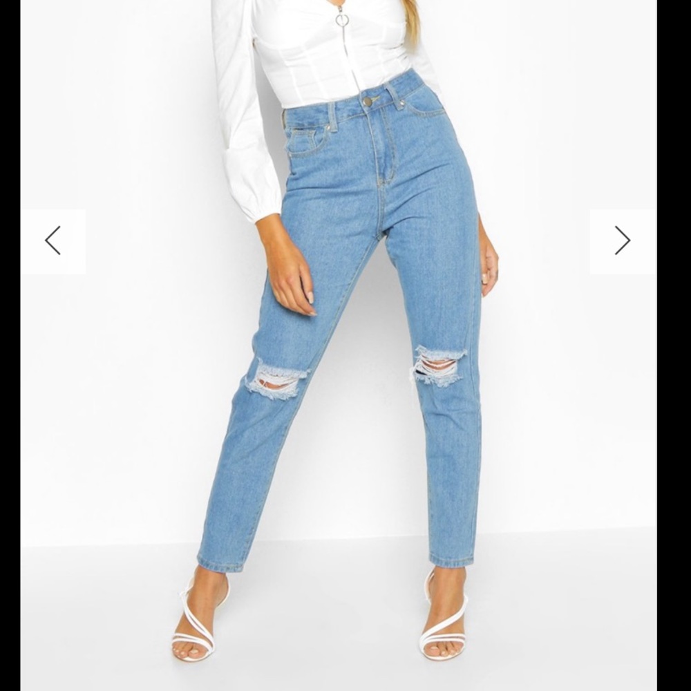 🩷 3 for $25 Boohoo High waisted ripped mom jeans